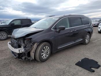  Salvage Chrysler Pacifica