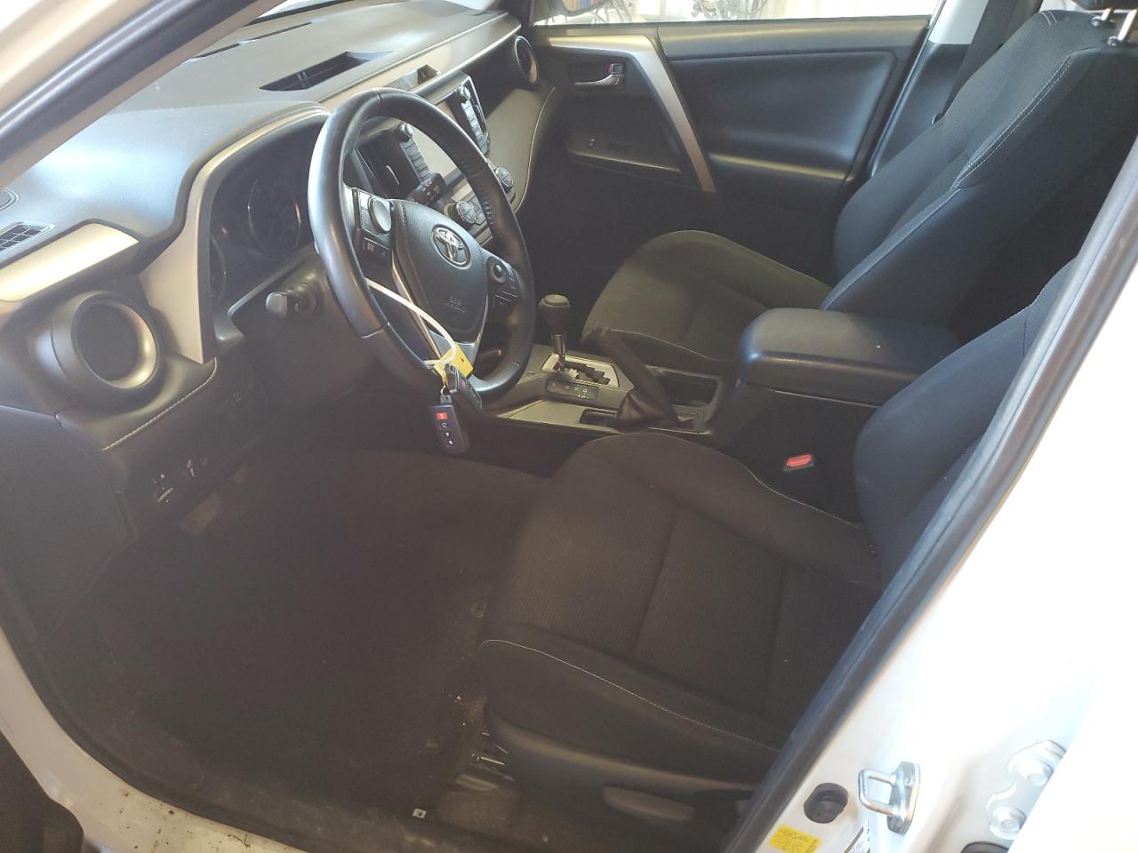 Toyota RAV4 Xle Image 2