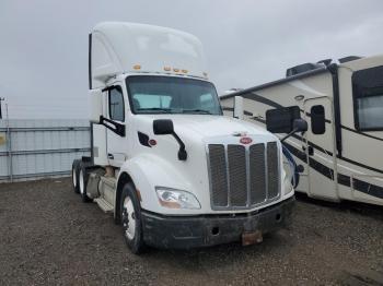  Salvage Peterbilt 579