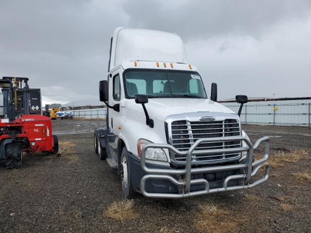  Salvage Freightliner Cascadia 1