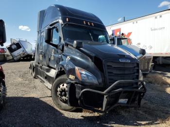  Salvage Freightliner Cascadia 1