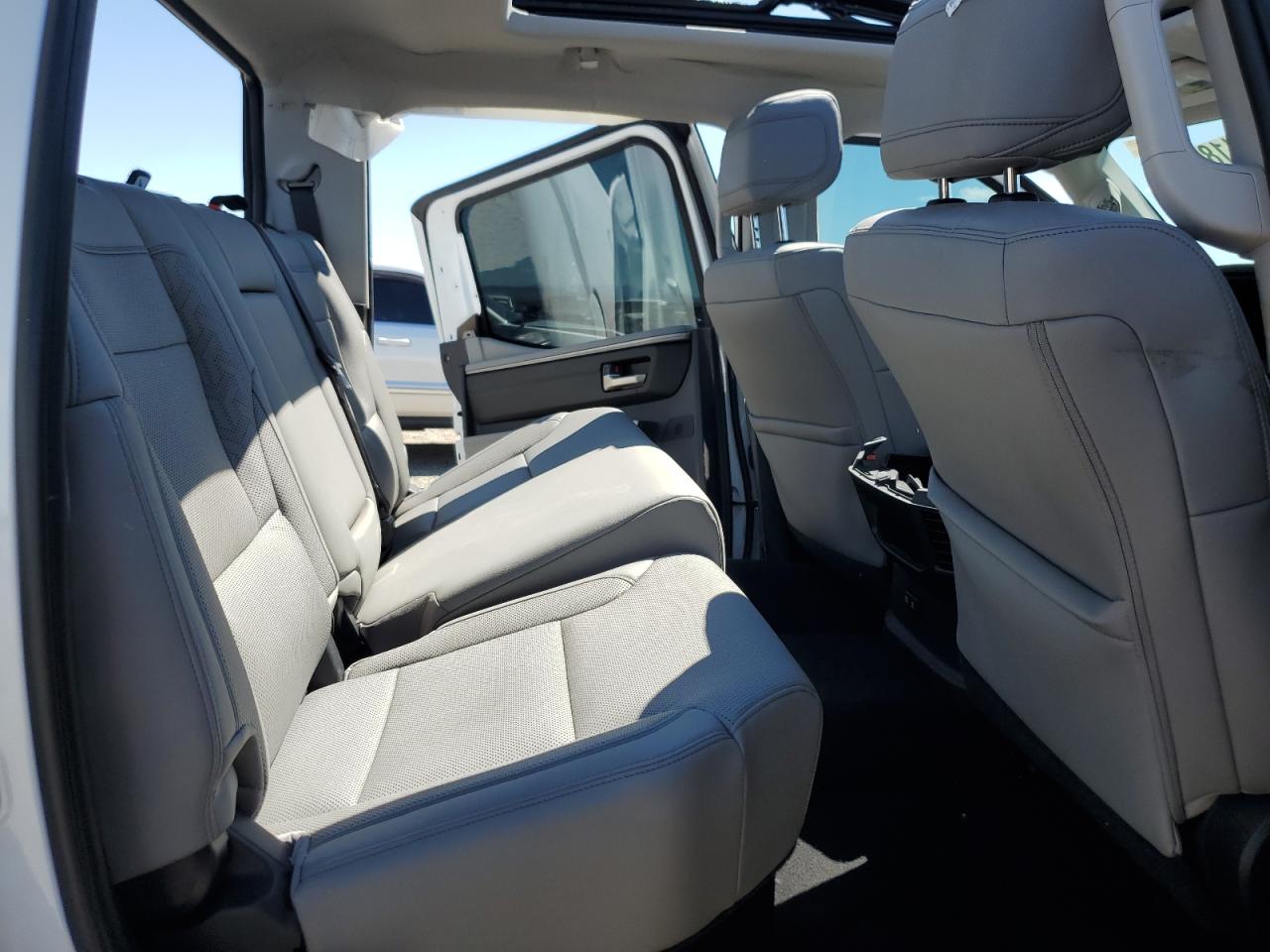 Toyota Tundra Crewmax Limited Image 3