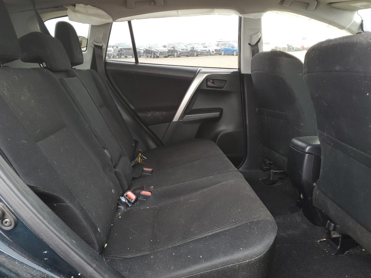 Toyota RAV4 Le Image 10