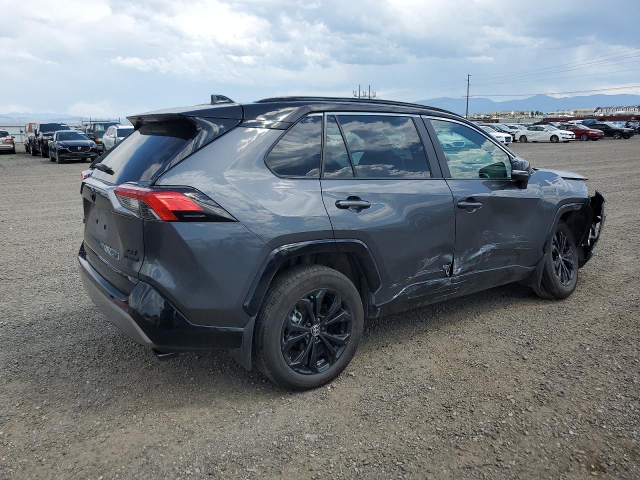 Toyota RAV4 Xse Image 4