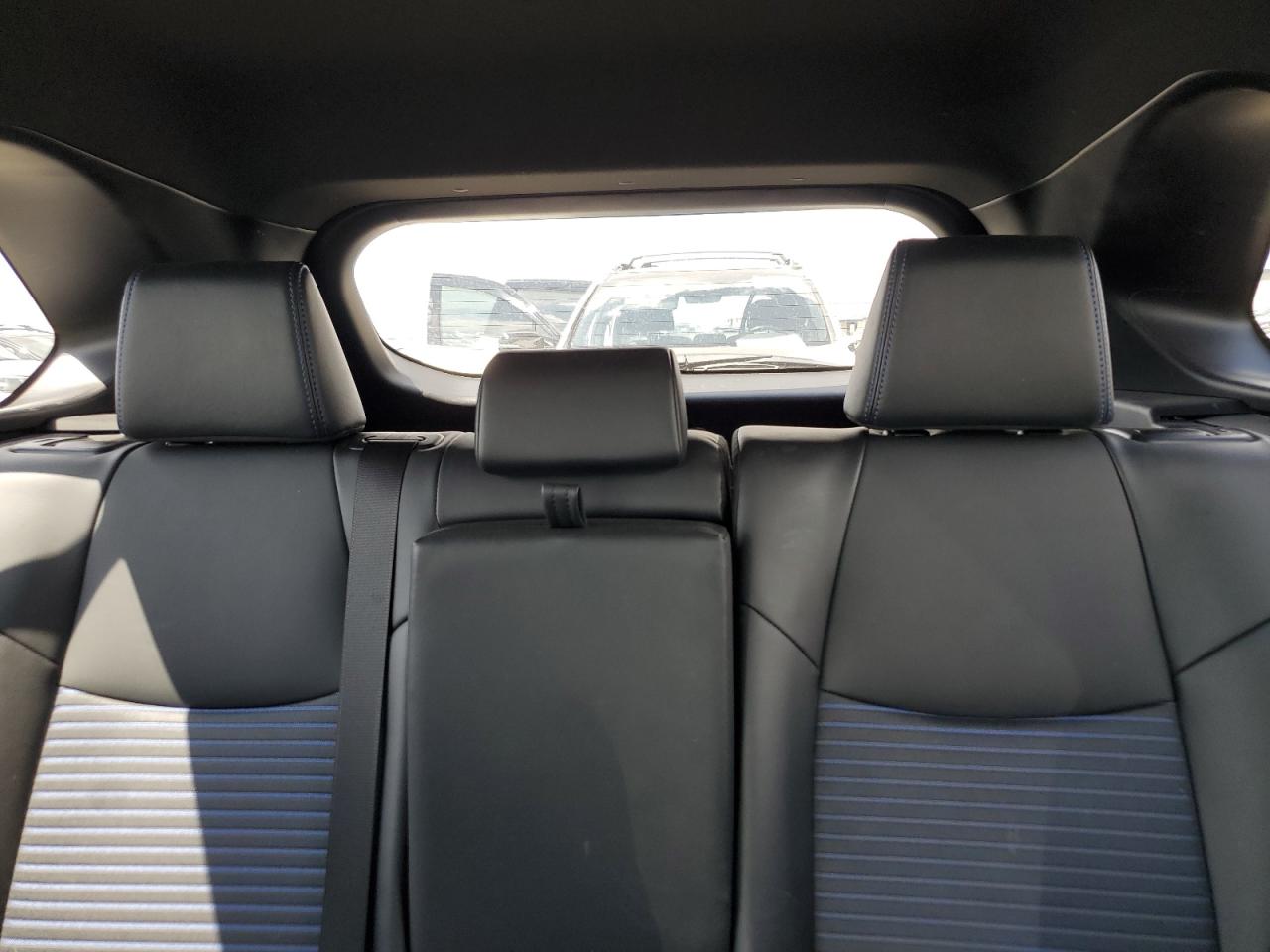 Toyota RAV4 Xse Image 3