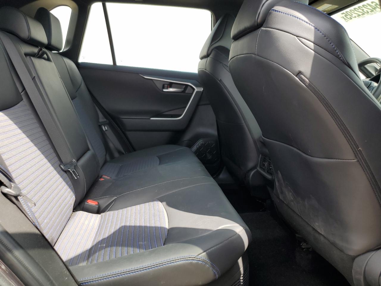 Toyota RAV4 Xse Image 7