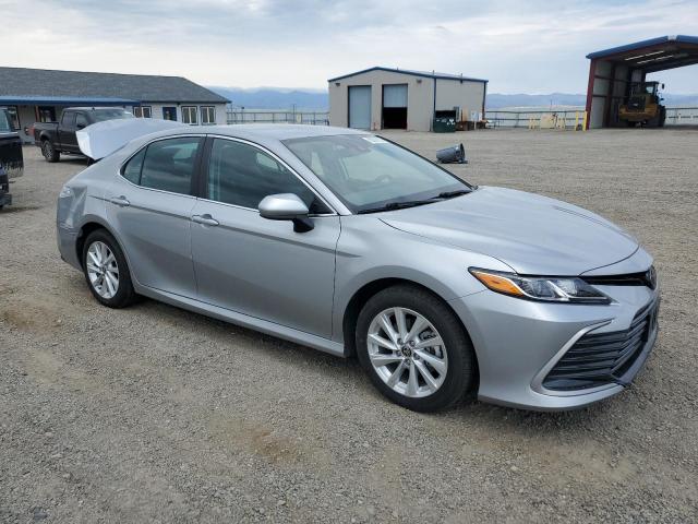 Toyota Camry Le Image 3