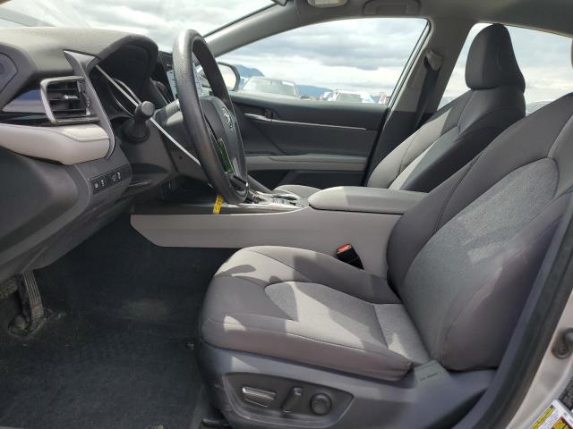 Toyota Camry Le Image 8