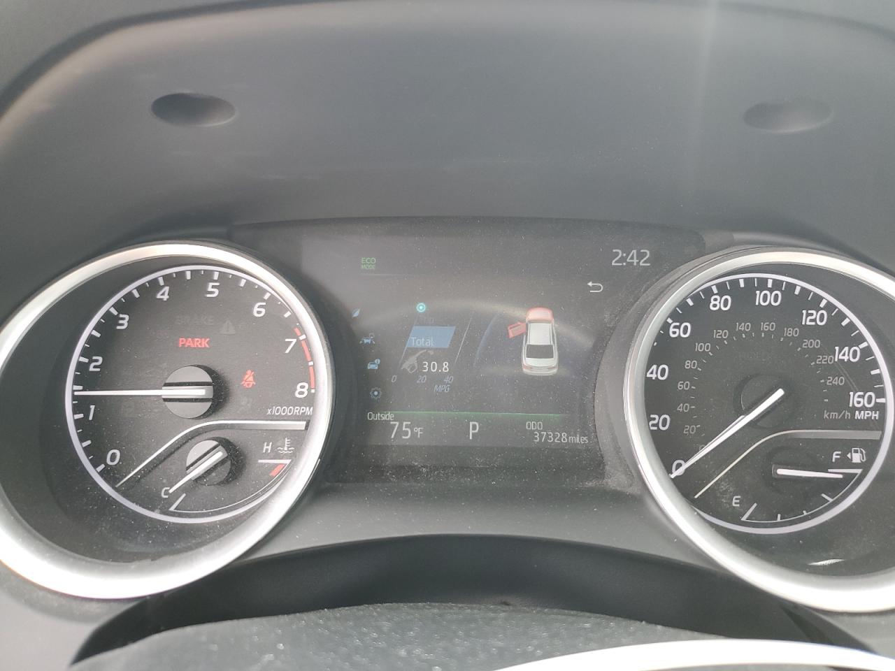 Toyota Camry Le Image 10