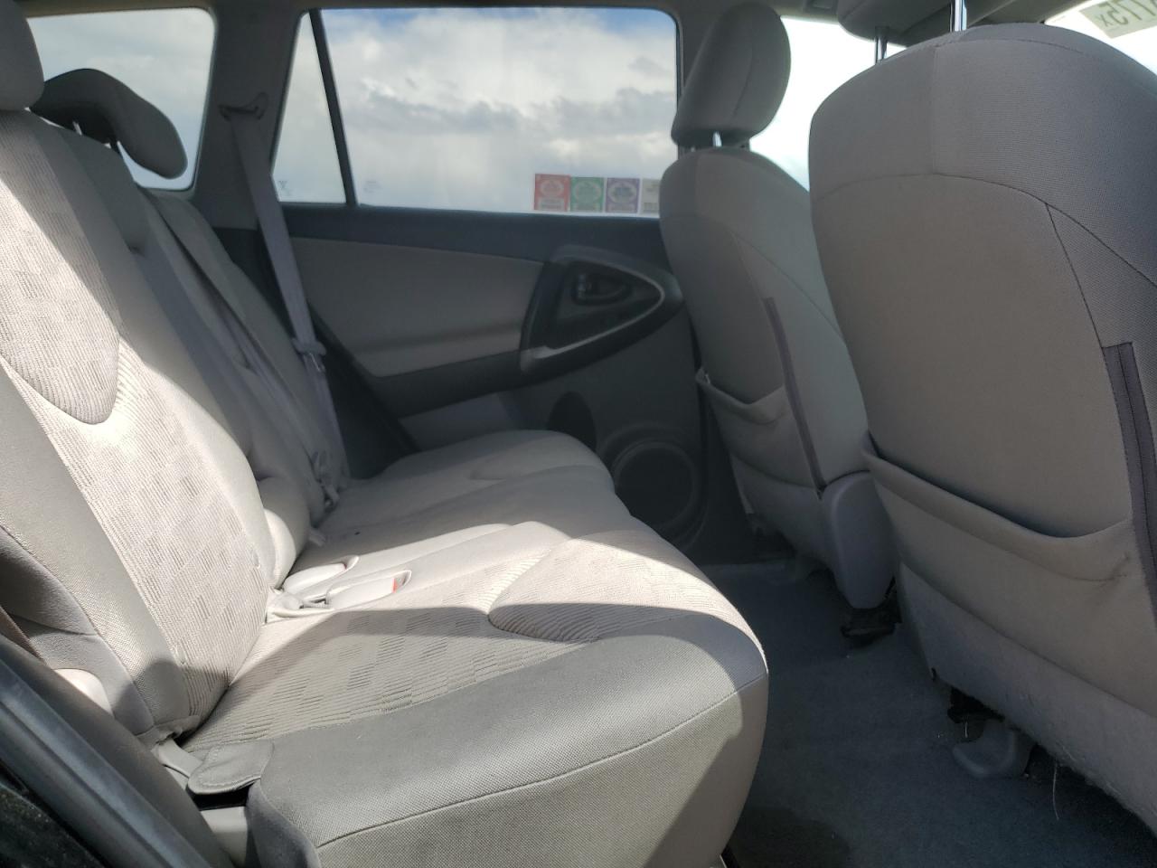 Toyota RAV4 Image 12