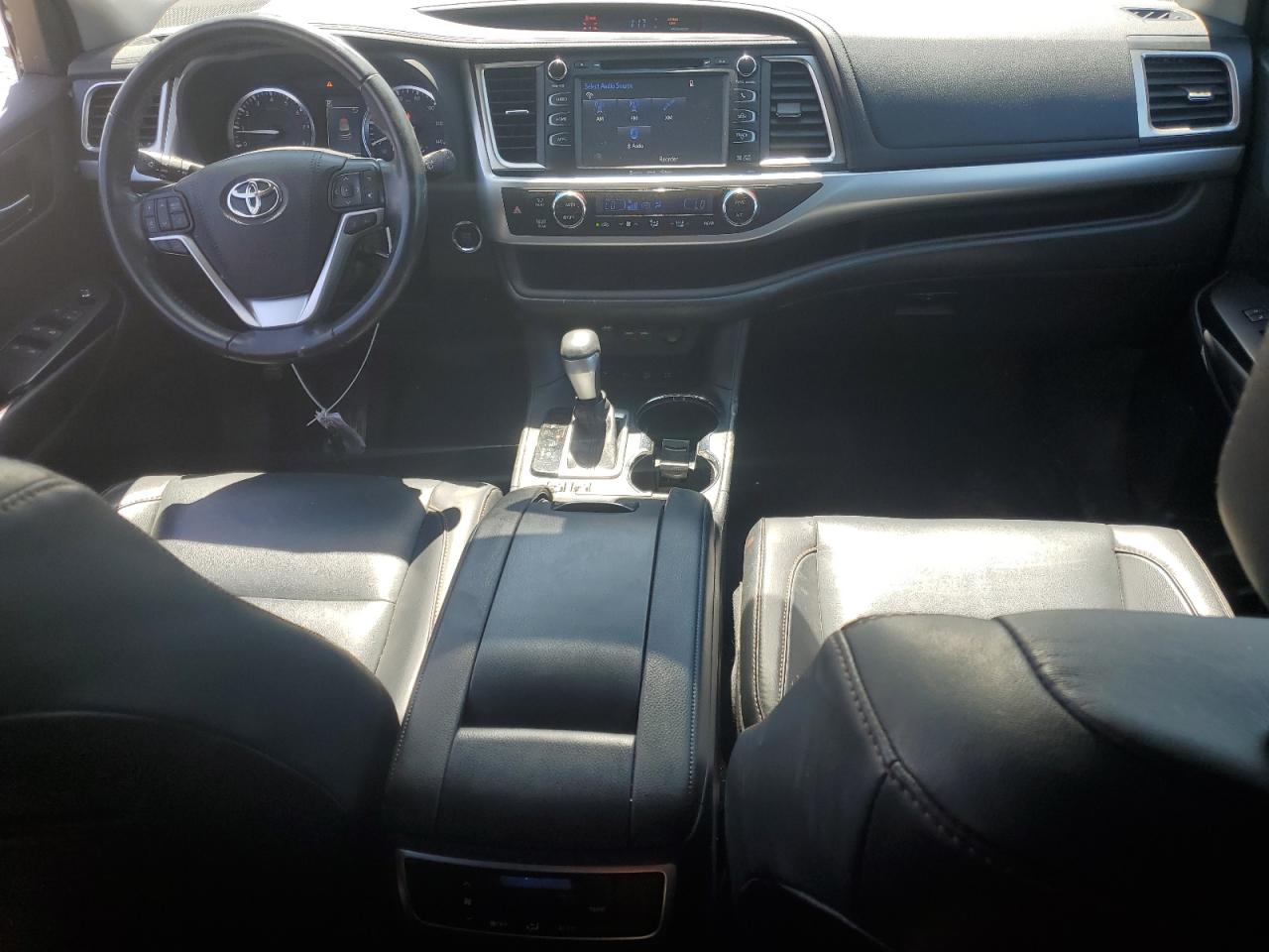 Toyota Highlander Se Image 8