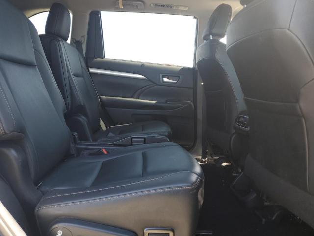 Toyota Highlander Se Image 13