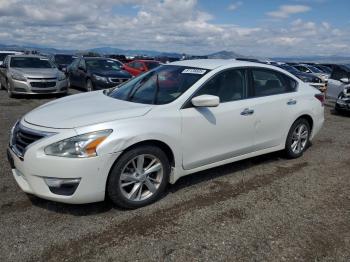  Salvage Nissan Altima