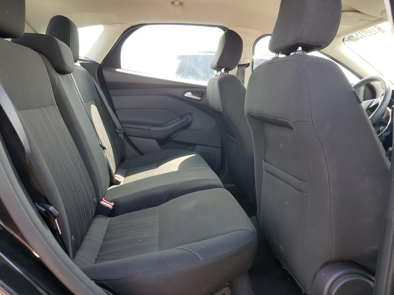 Ford Focus Se Image 8