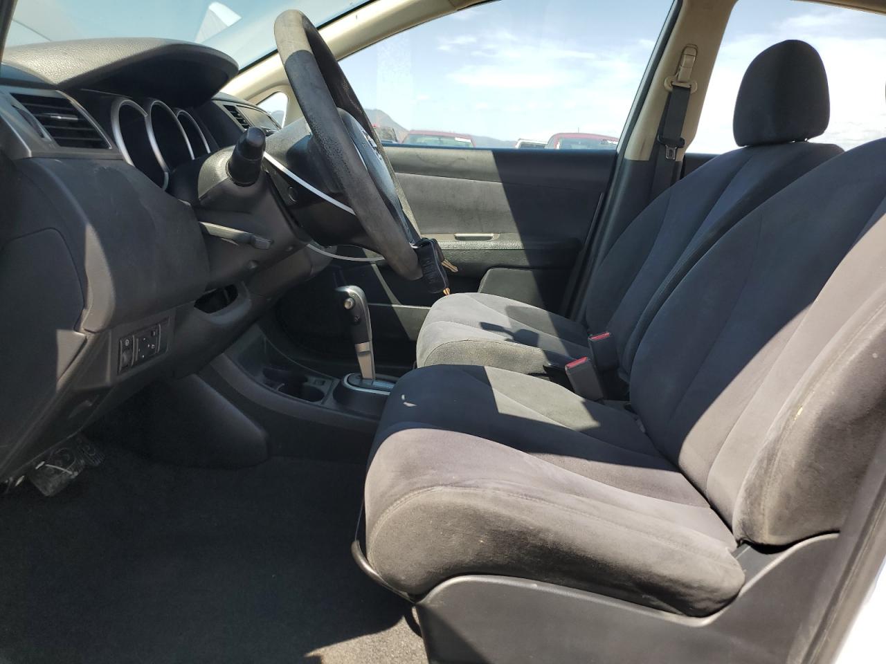 Nissan Versa S Image 8