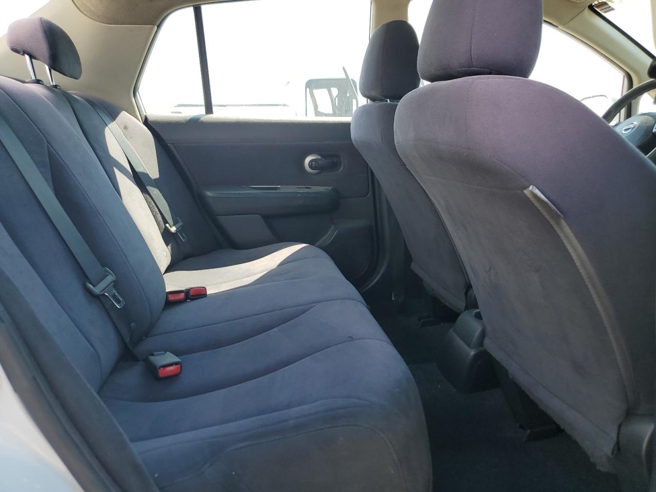 Nissan Versa S Image 7