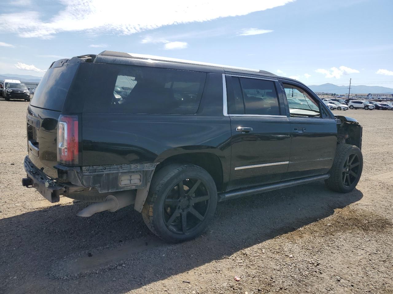GMC Yukon Denali Image 2
