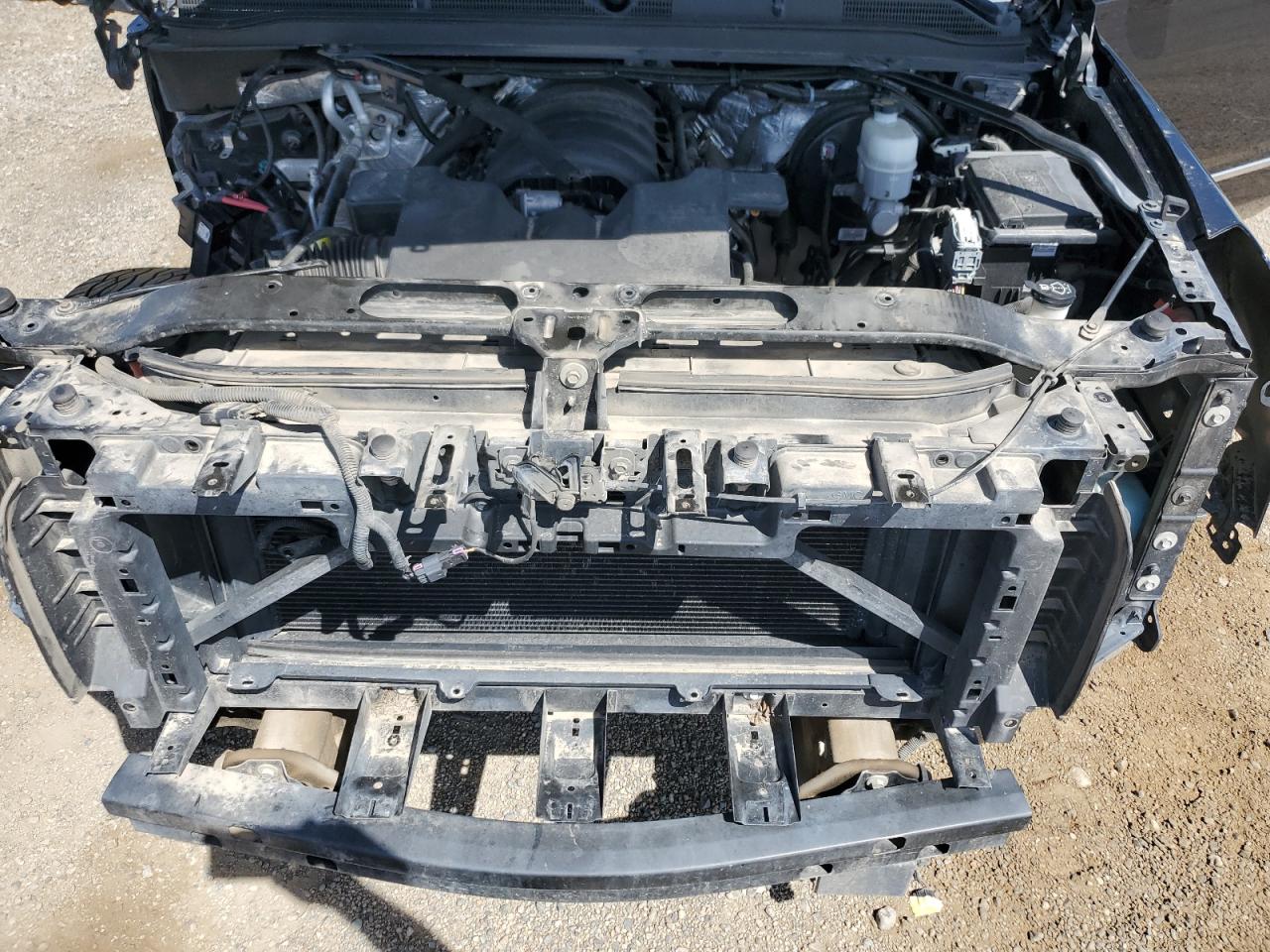 GMC Yukon Denali Image 12