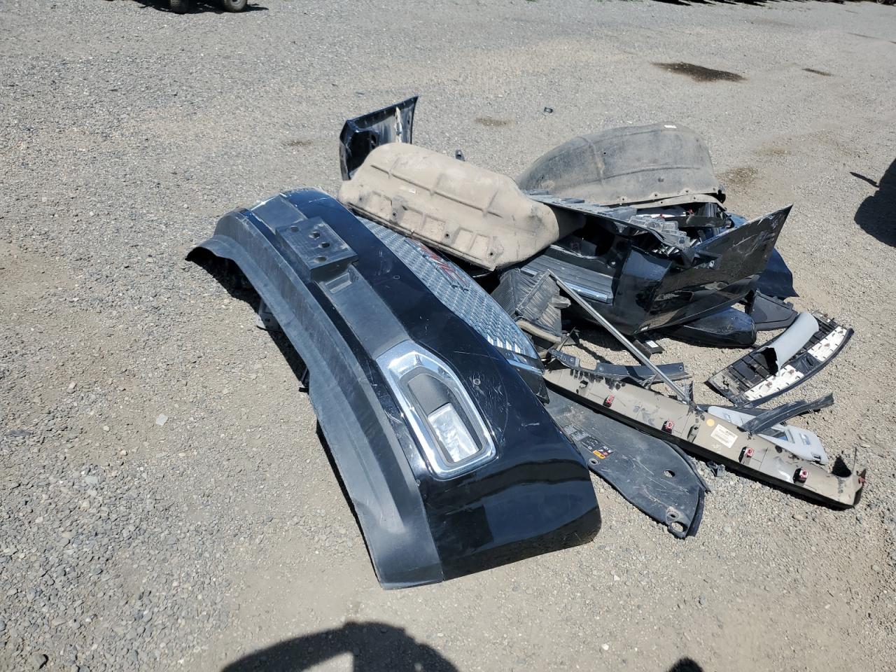 GMC Yukon Denali Image 13