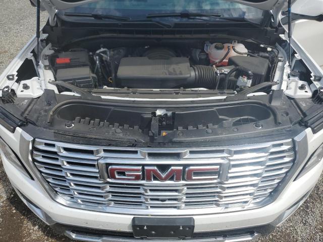 GMC Yukon Denali Image 9