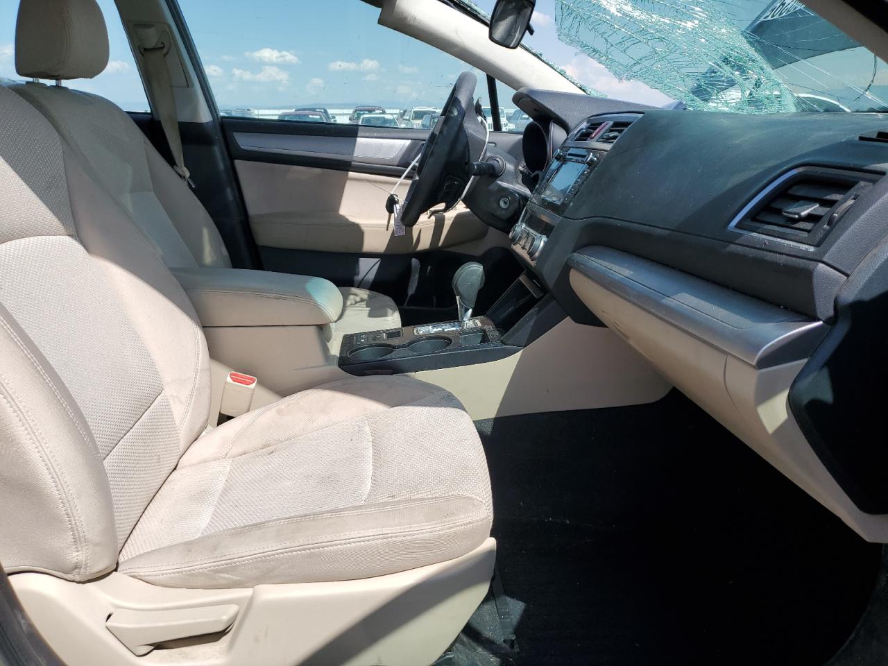 Subaru Outback 2.5i Image 10