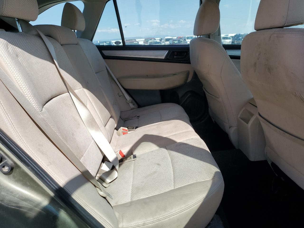 Subaru Outback 2.5i Image 9