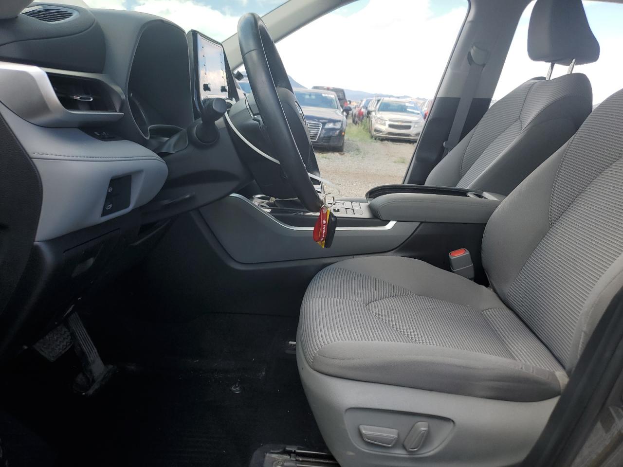 Toyota Highlander L Image 6