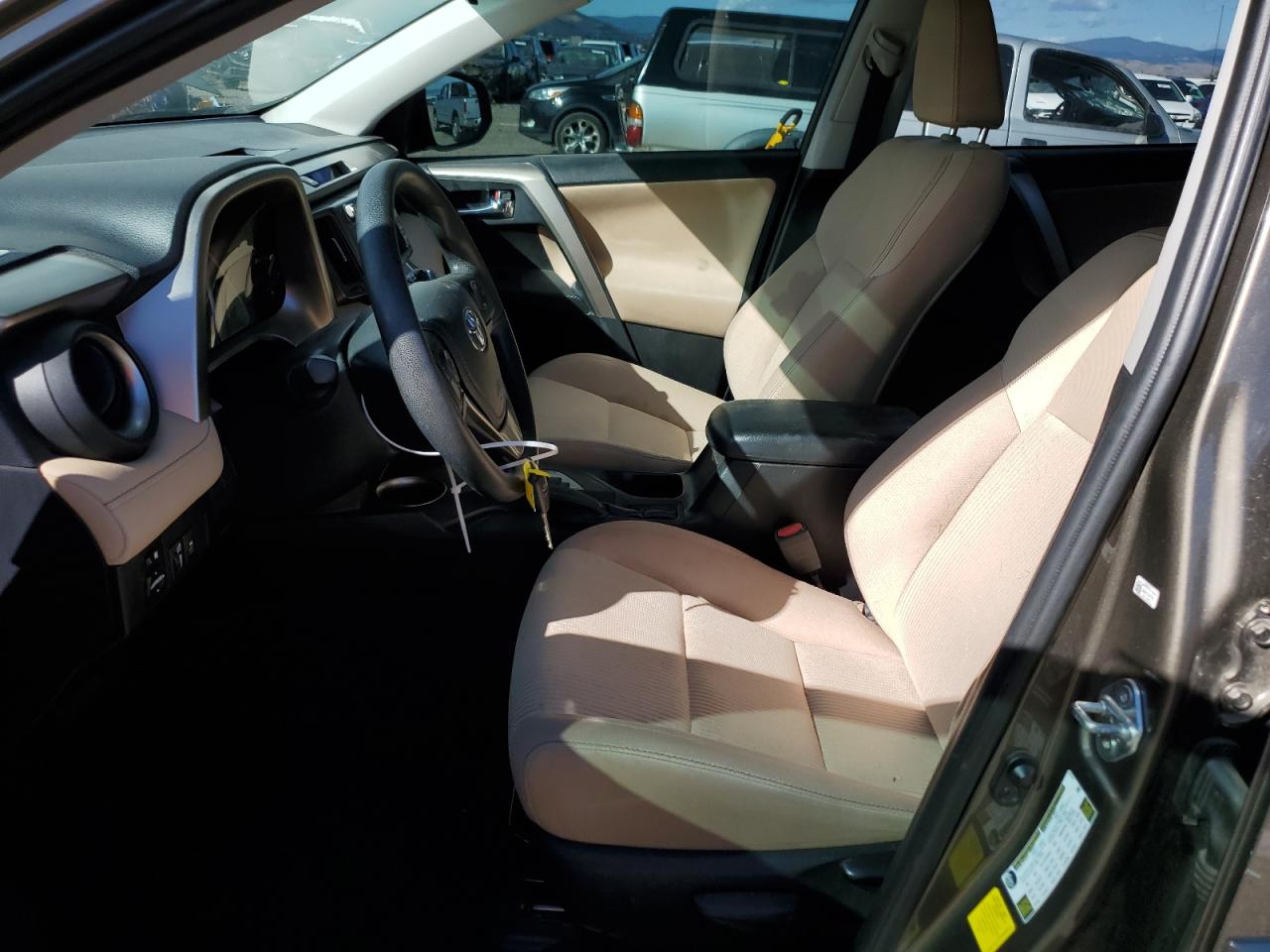 Toyota RAV4 Xle Image 3