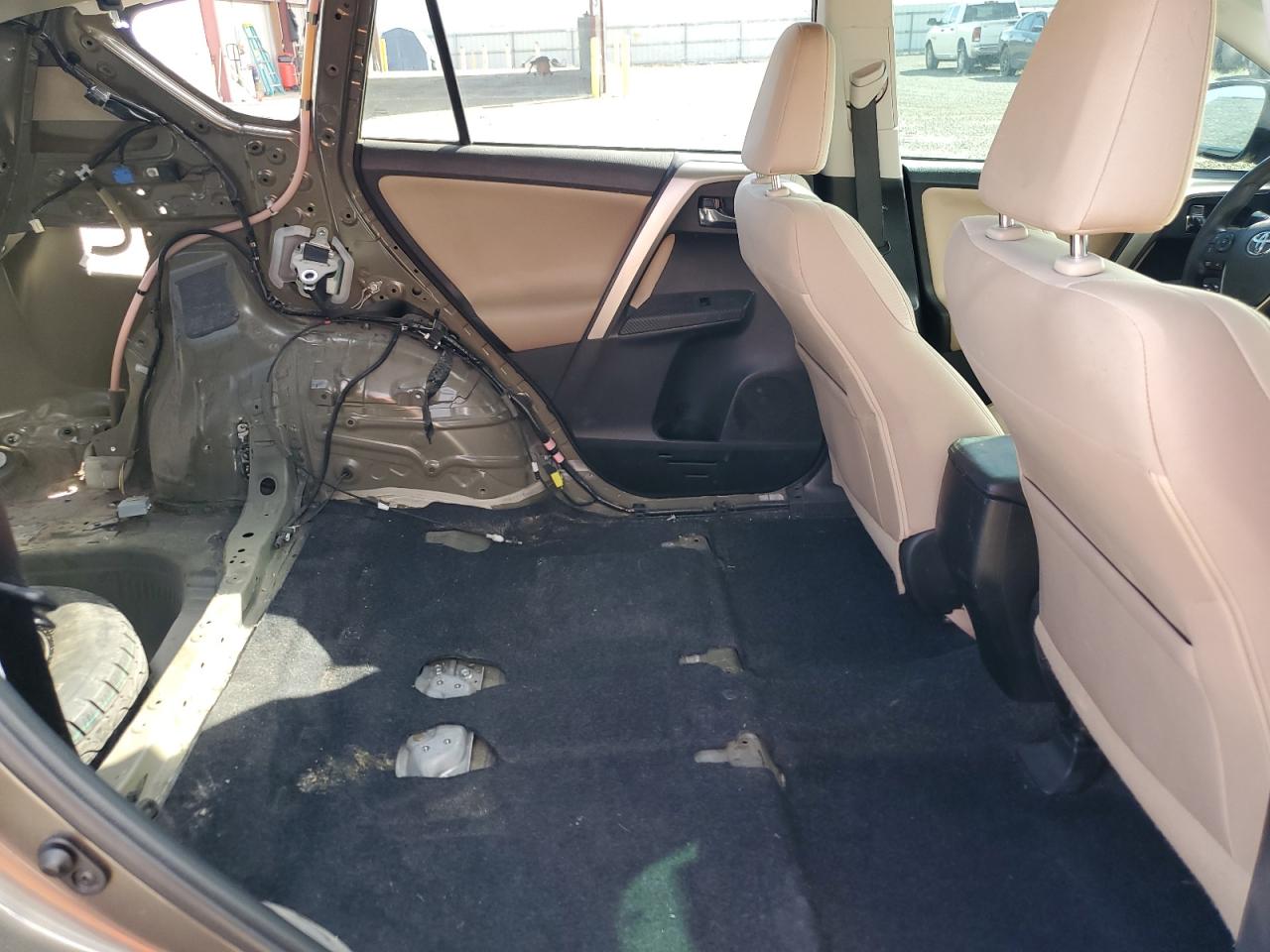 Toyota RAV4 Xle Image 13