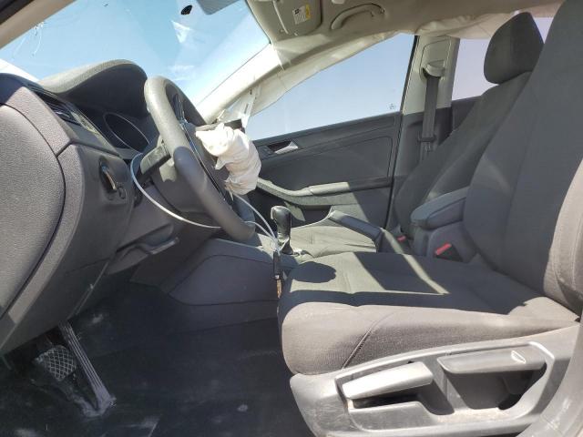 Volkswagen Jetta S Image 6