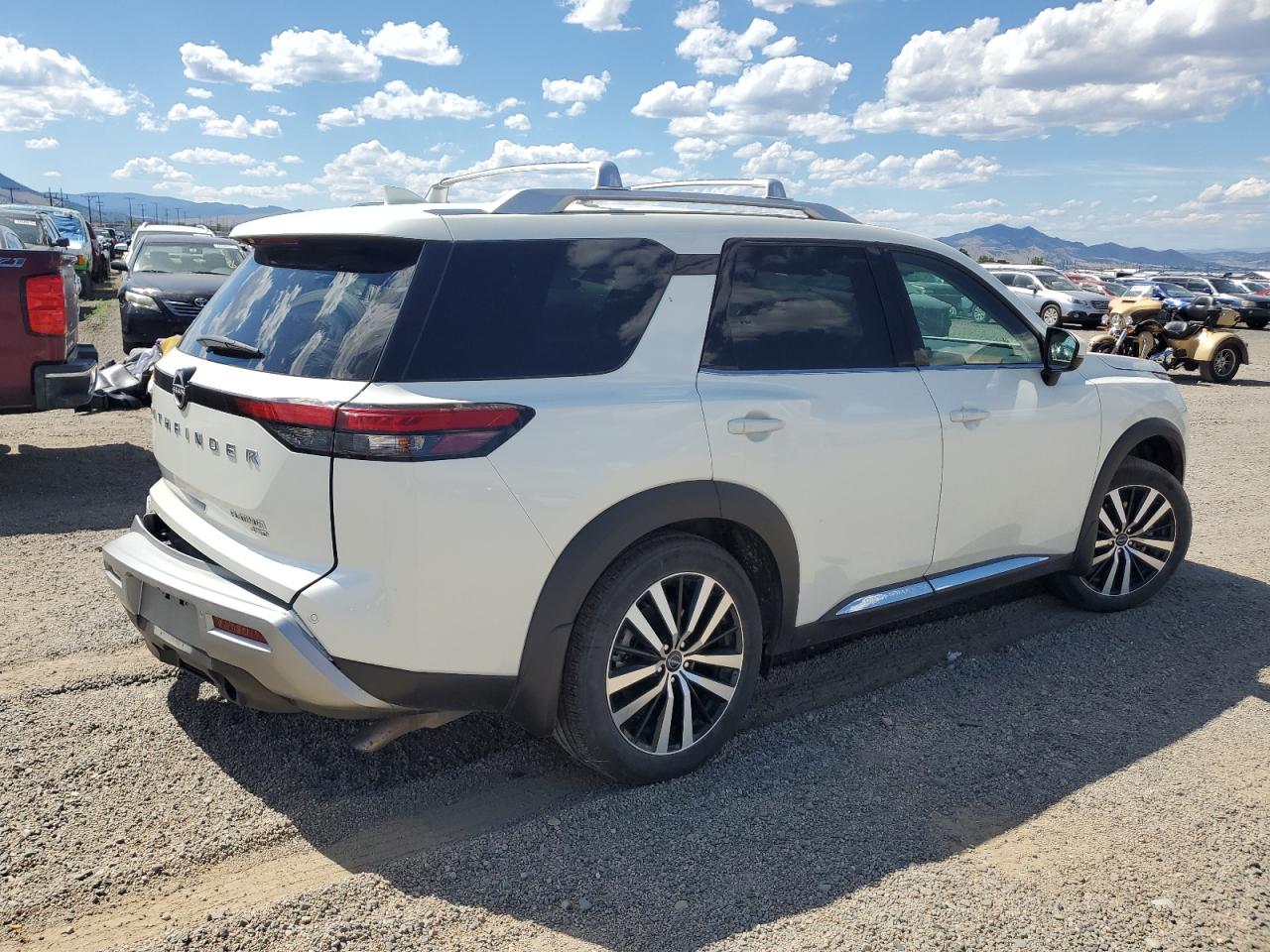 Nissan Pathfinder Platinum Image 14