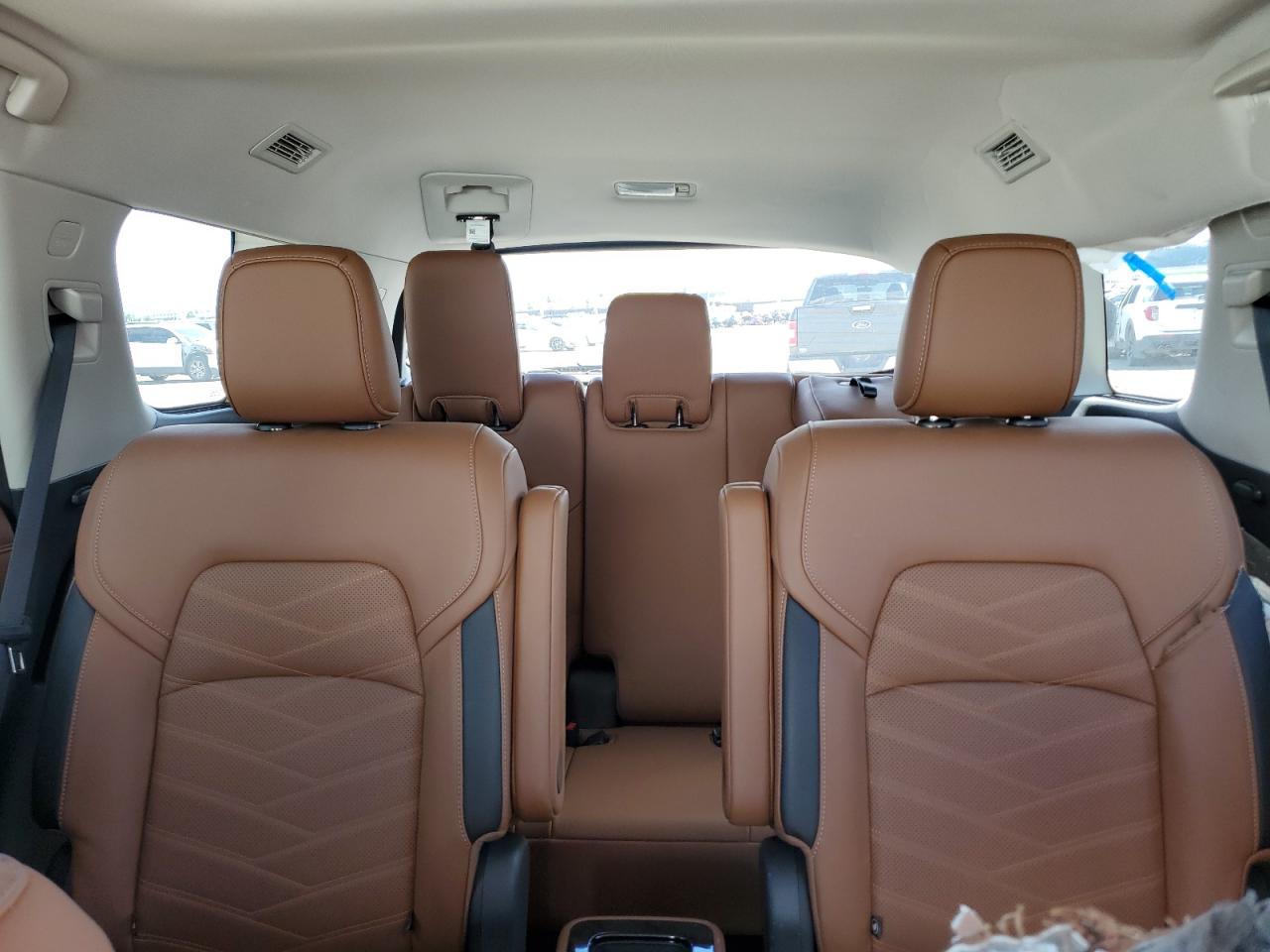 Nissan Pathfinder Platinum Image 12