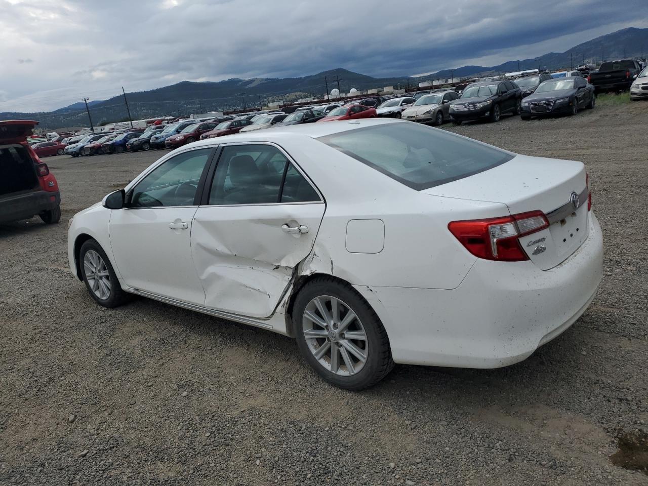Toyota Camry L Image 2
