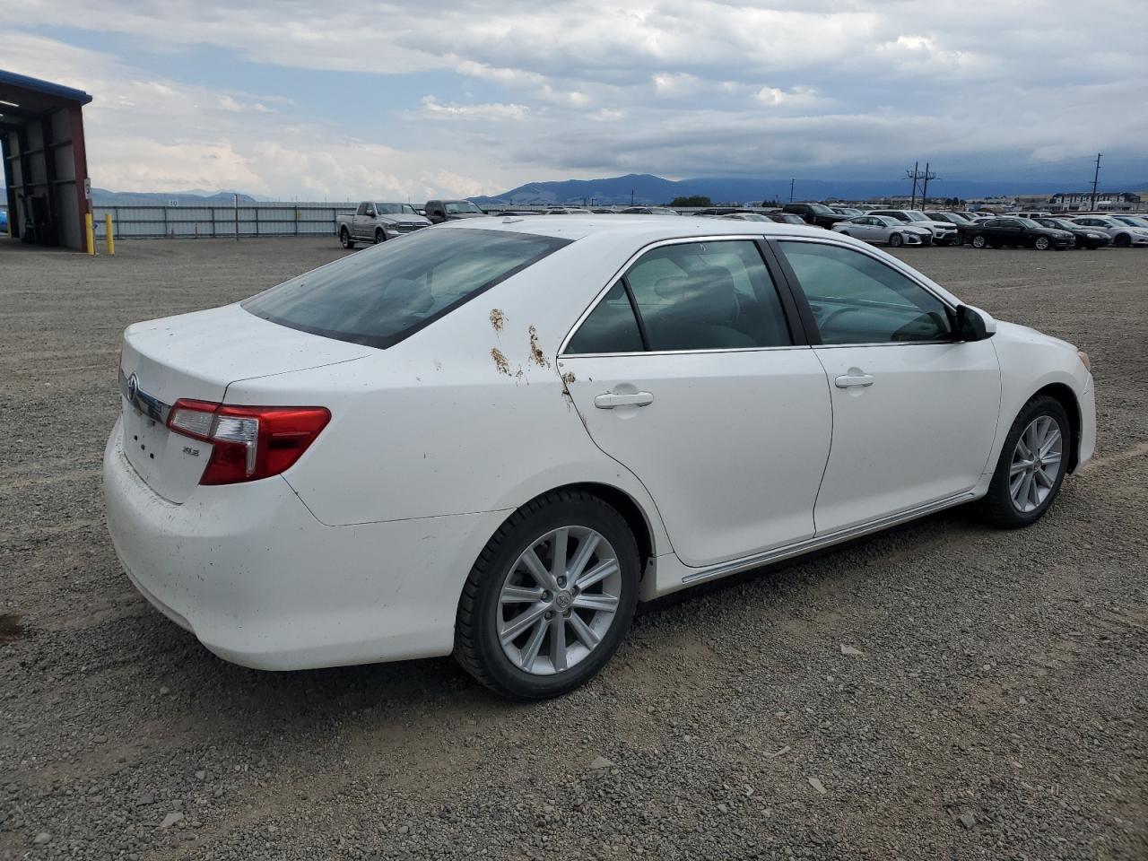 Toyota Camry L Image 3