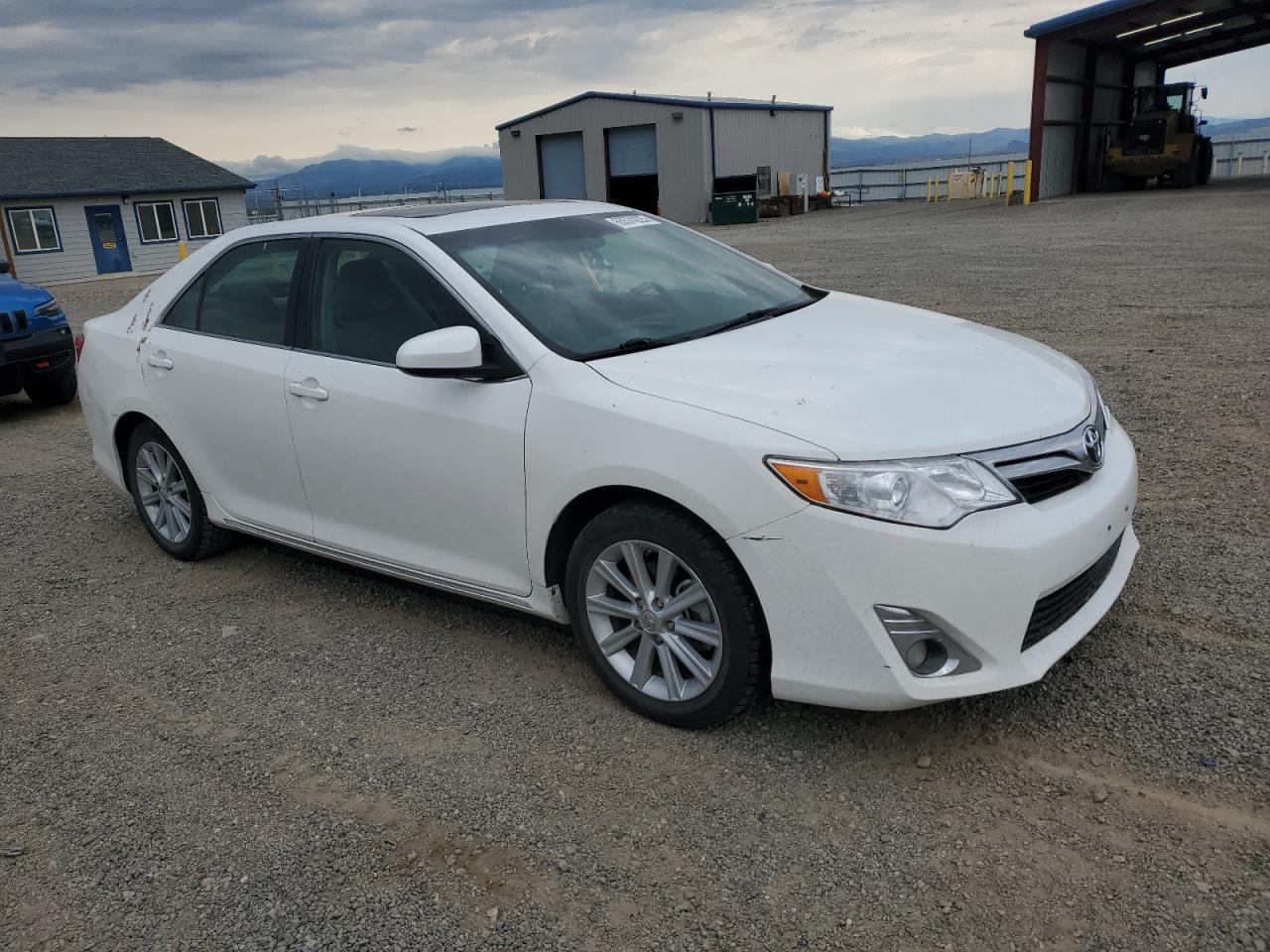 Toyota Camry L Image 10