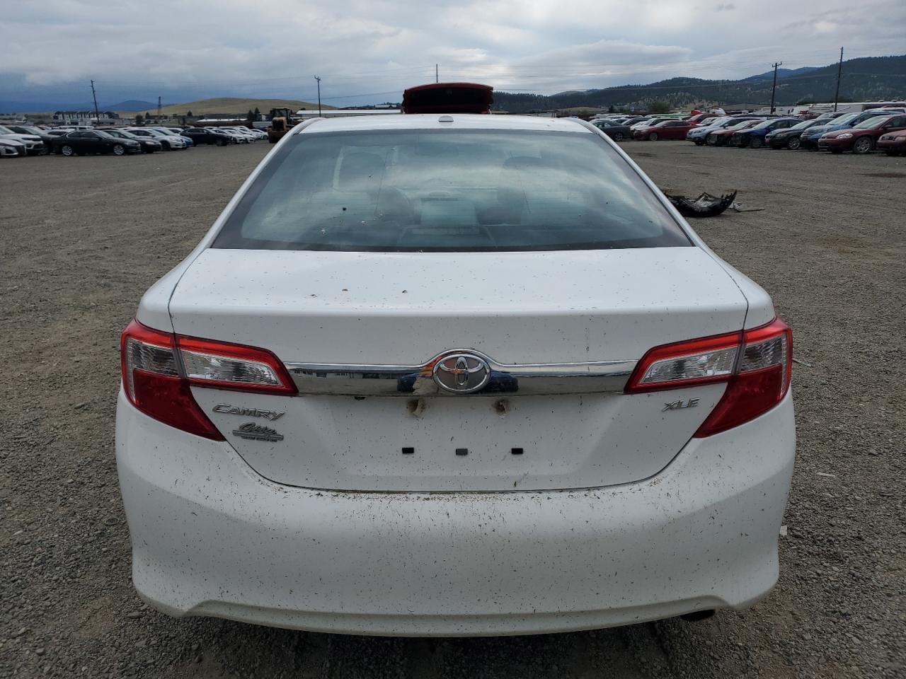 Toyota Camry L Image 11