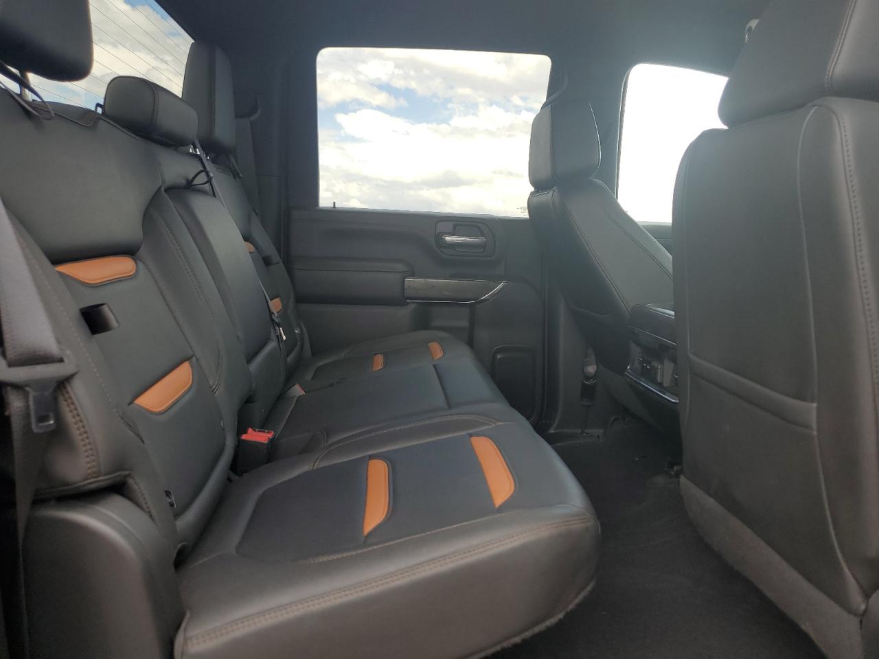 GMC Sierra K2500 At4 Image 11