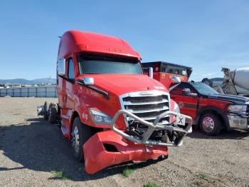  Salvage Freightliner Cascadia 1