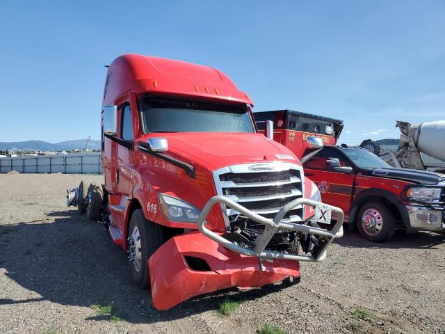  Salvage Freightliner Cascadia 1