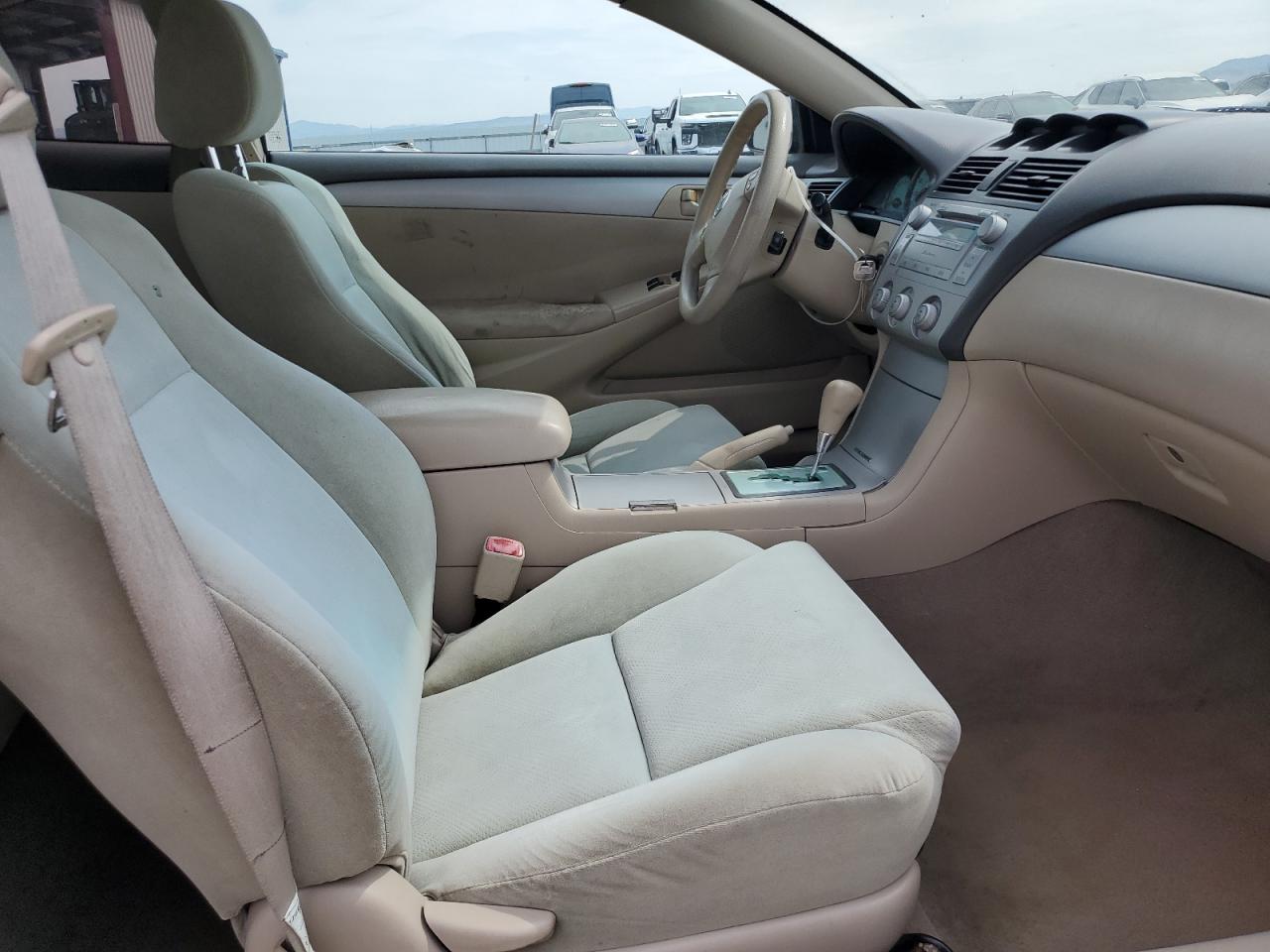 Toyota Camry Se Image 8