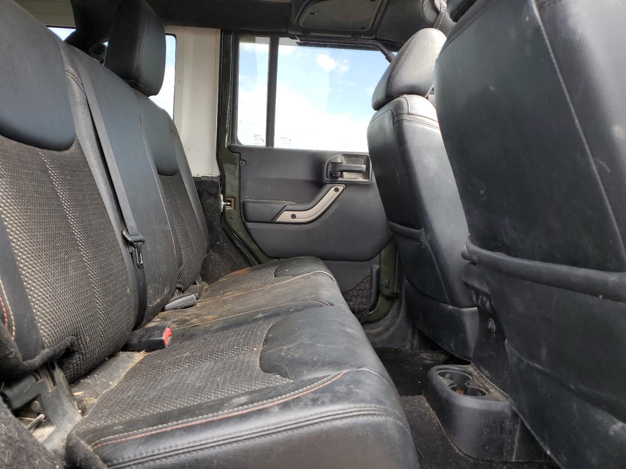 Jeep Wrangler Sahara Image 4