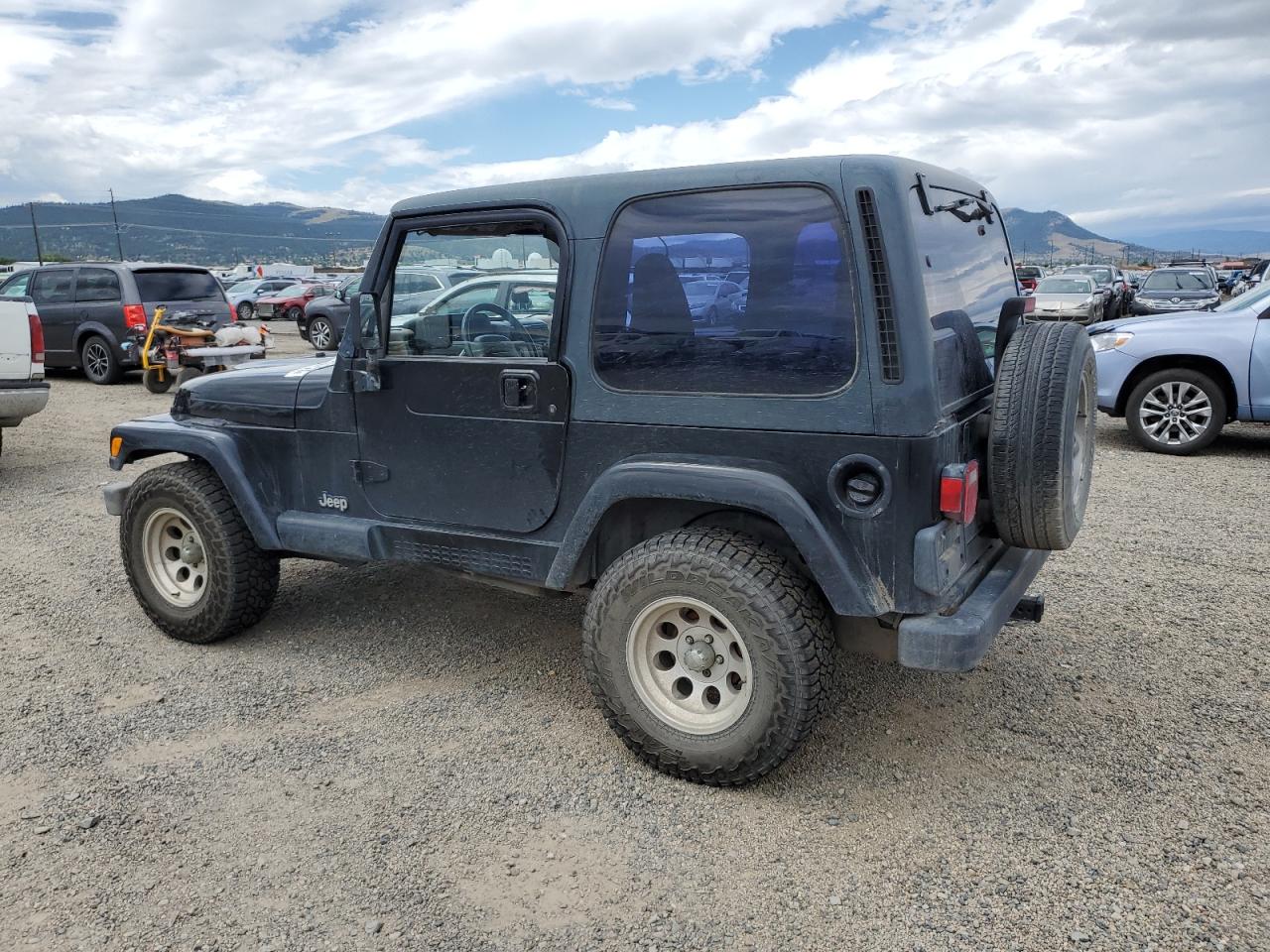 Jeep Wrangler Sahara Image 5