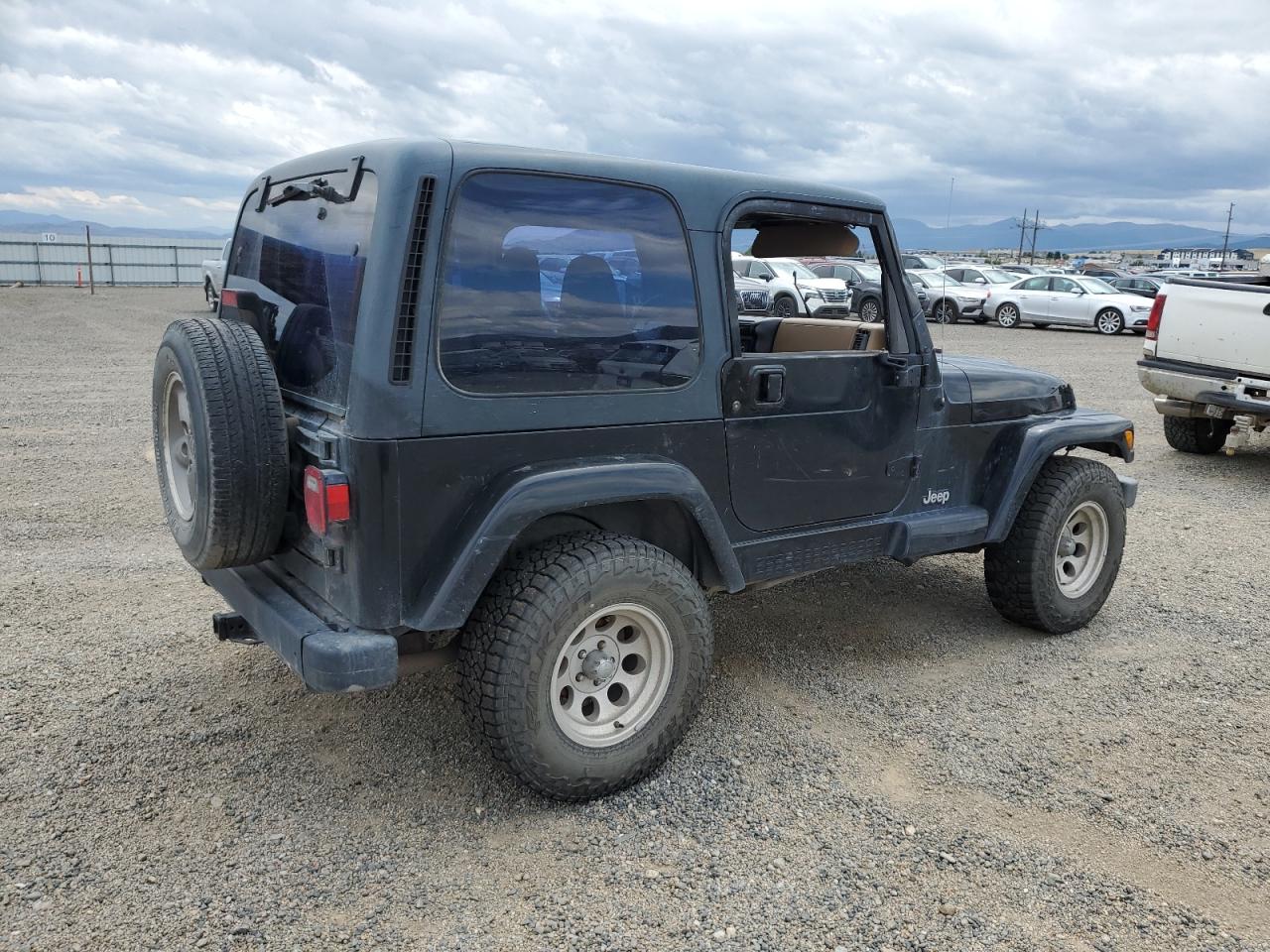 Jeep Wrangler Sahara Image 9