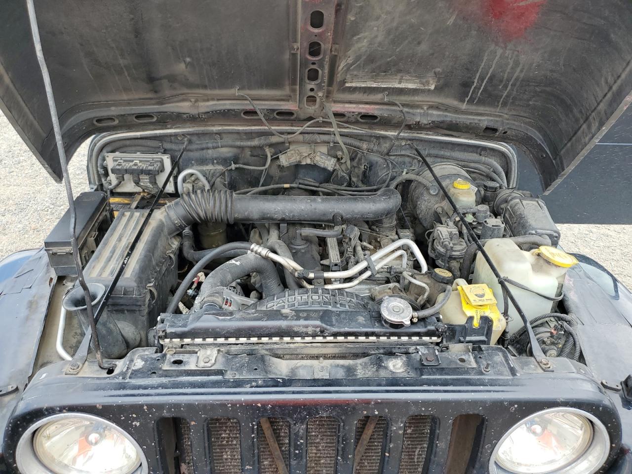 Jeep Wrangler Sahara Image 4