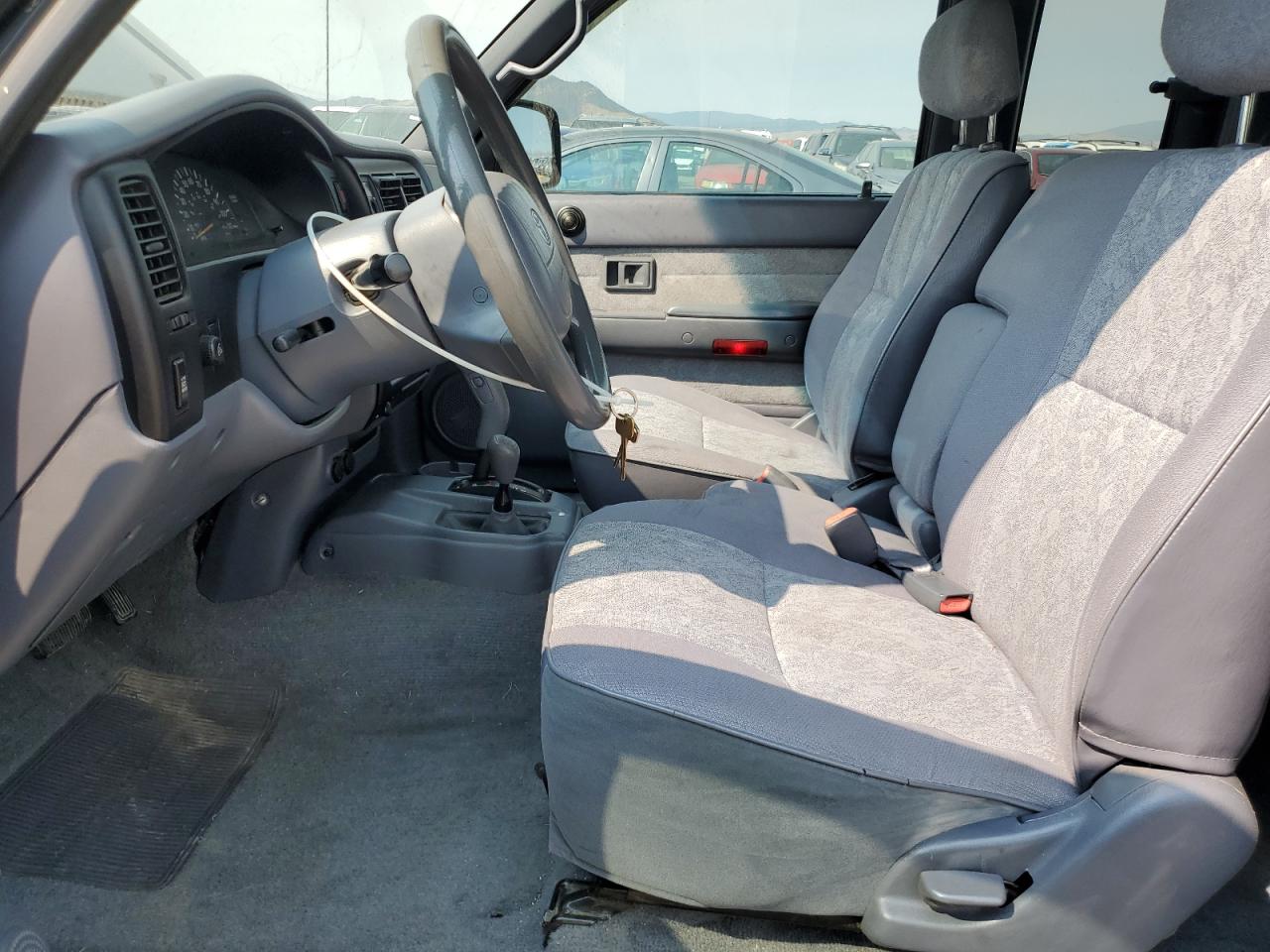 Toyota Tacoma Xtracab Image 3