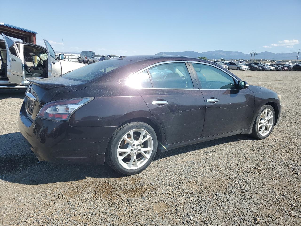 Nissan Maxima S Image 11