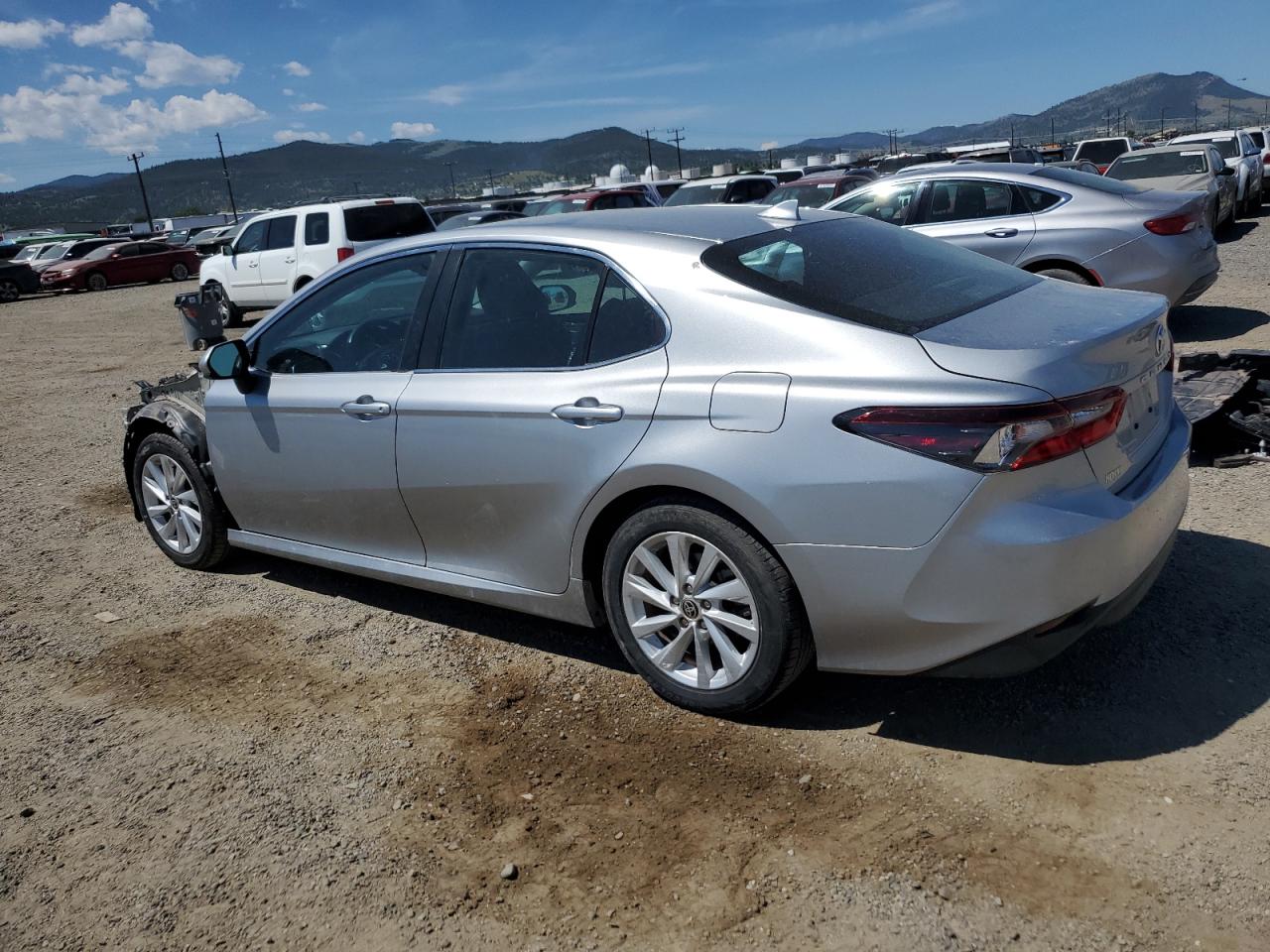 Toyota Camry Le Image 2