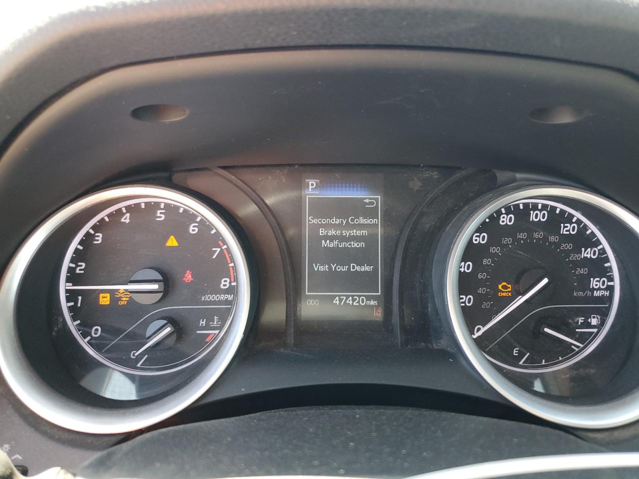 Toyota Camry Le Image 9