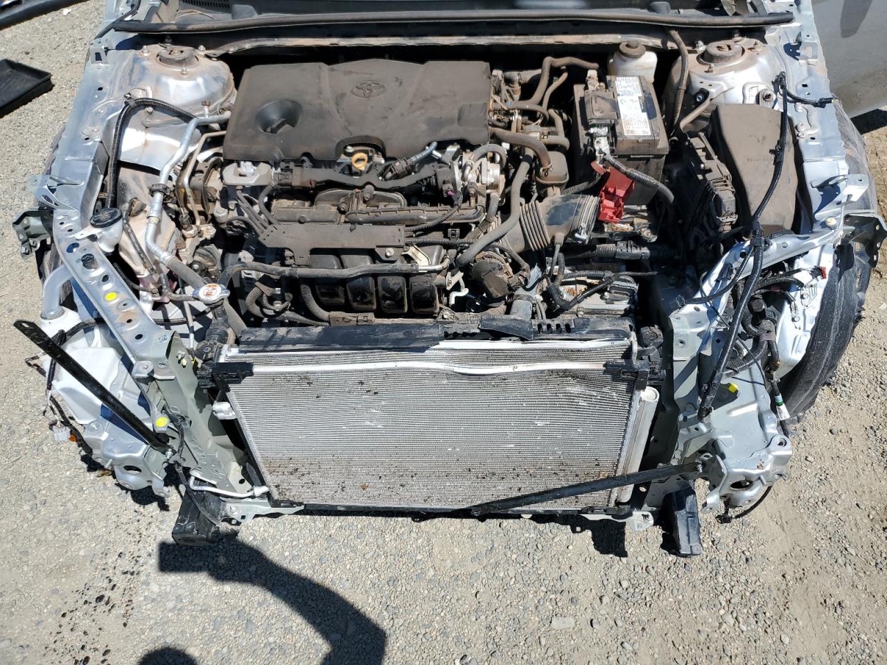 Toyota Camry Le Image 6