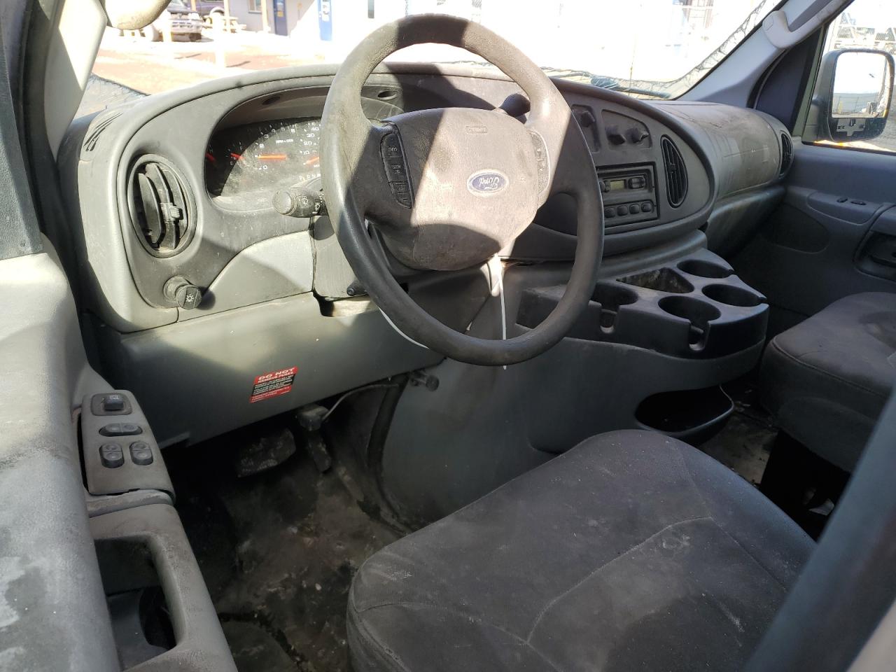 Ford Econoline E250 Van Image 10